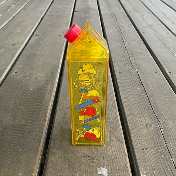 Universal City Studios 2023 Chucky 16 OZ Milk Cartoon Water Bottle - Picture 6 of 16